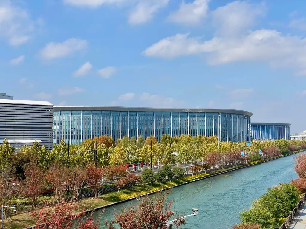 2025年通信工程行业新规解读:基站建设与信号覆盖的合规要点
