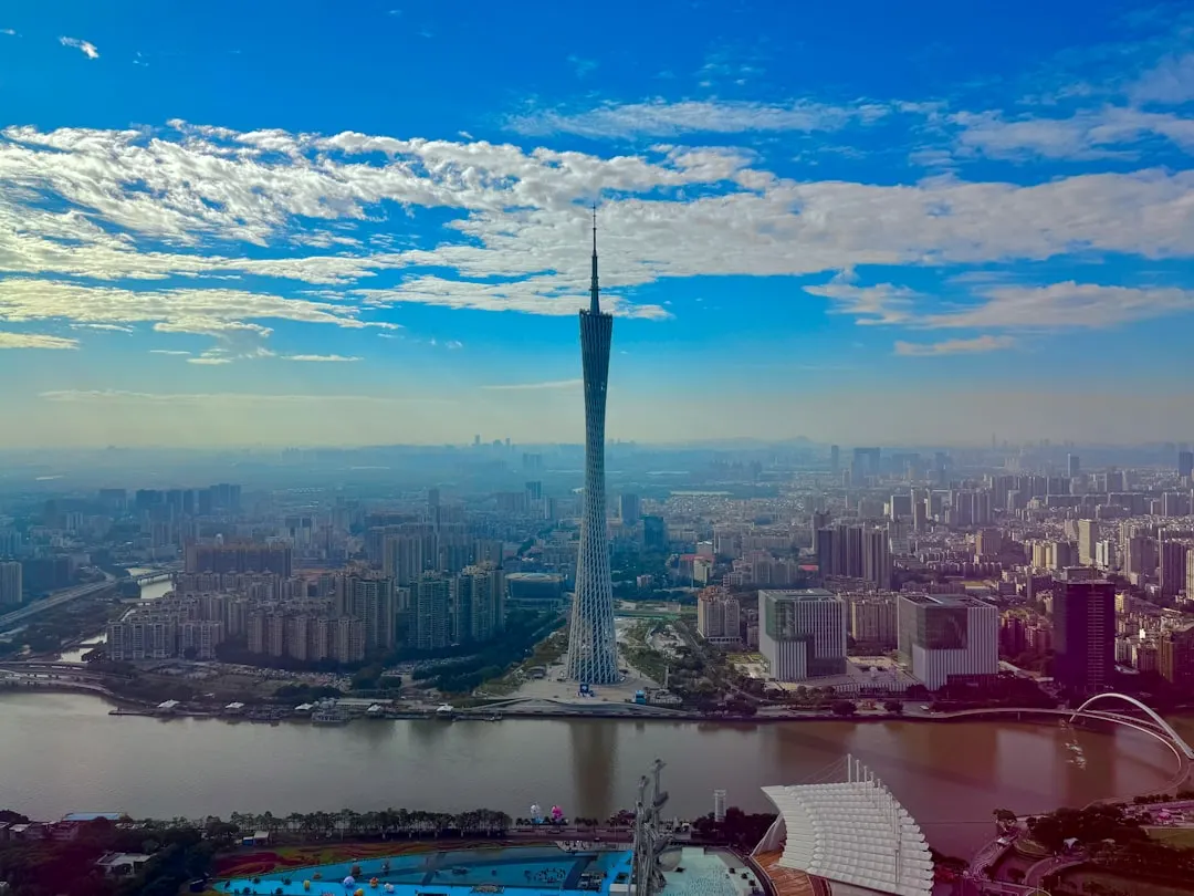 2024年通信工程基站建设技术选型与光纤接入方案对比分析